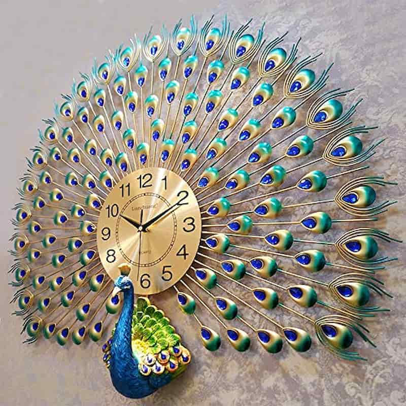 ساعت دیواری طرح طاووس که کاملا از شمش درست شده است